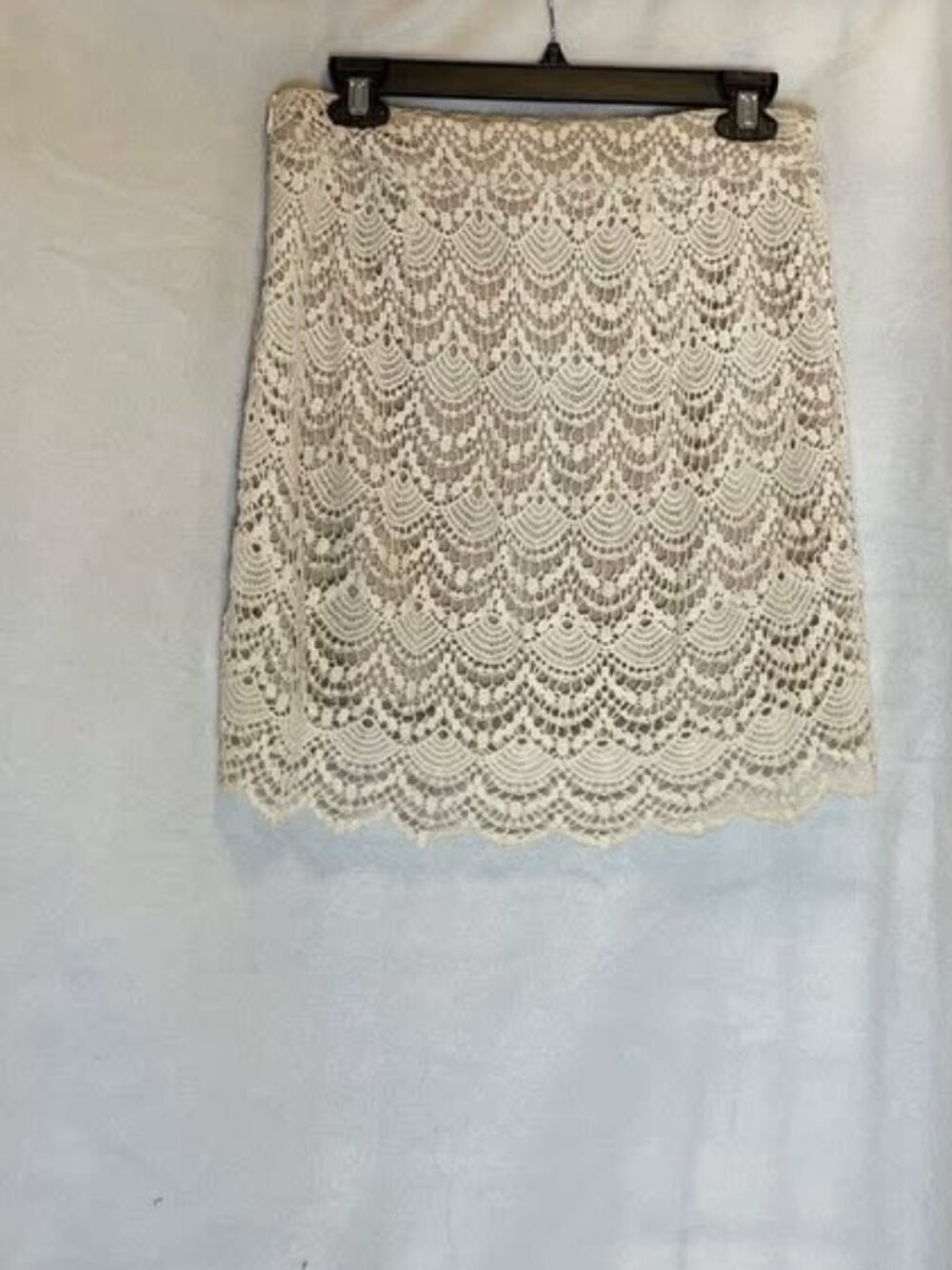 EUC Love 21 Women's Crochet/Lace Fully Lines Skirt Side Zipper size Small
